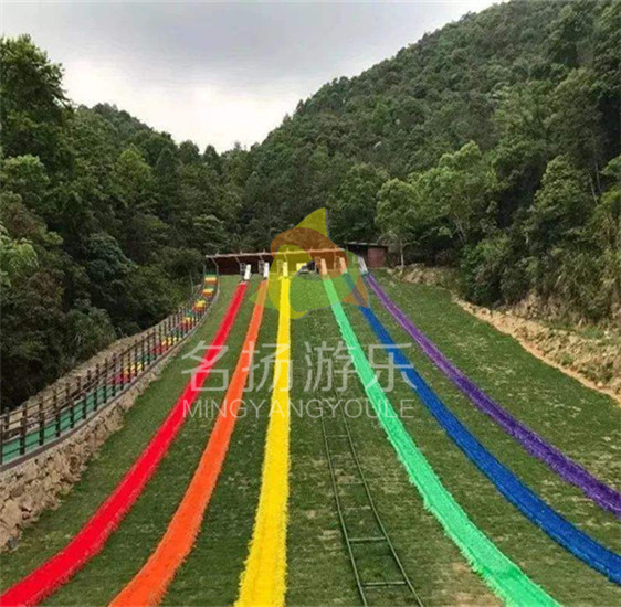七彩滑道的搭建流程是怎樣的呢？
